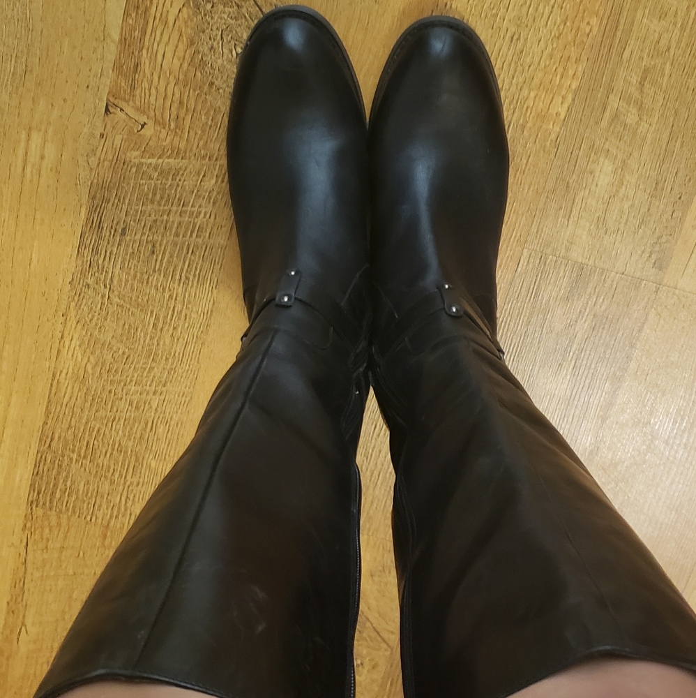 Boots - Picture 3 of 3